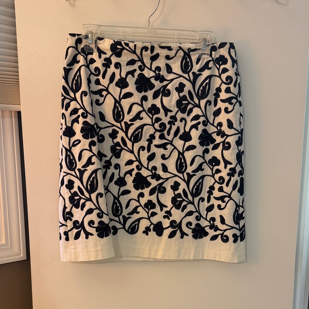 Elegant Floral Embroidered Skirt - navy and Cream
